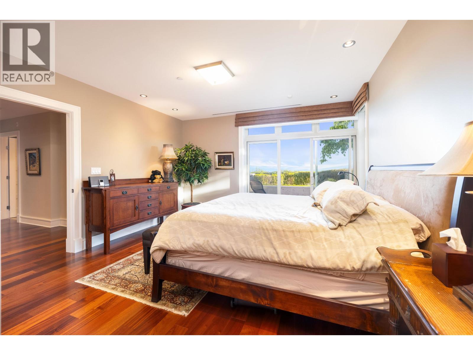 101 2535 GARDEN COURT, West Vancouver