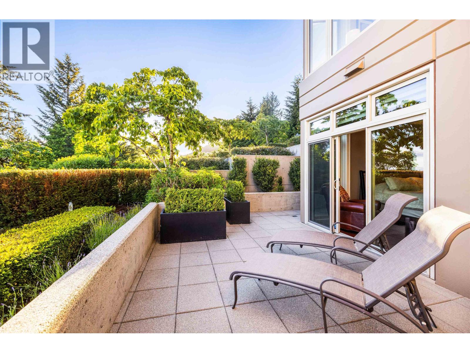 101 2535 GARDEN COURT, West Vancouver