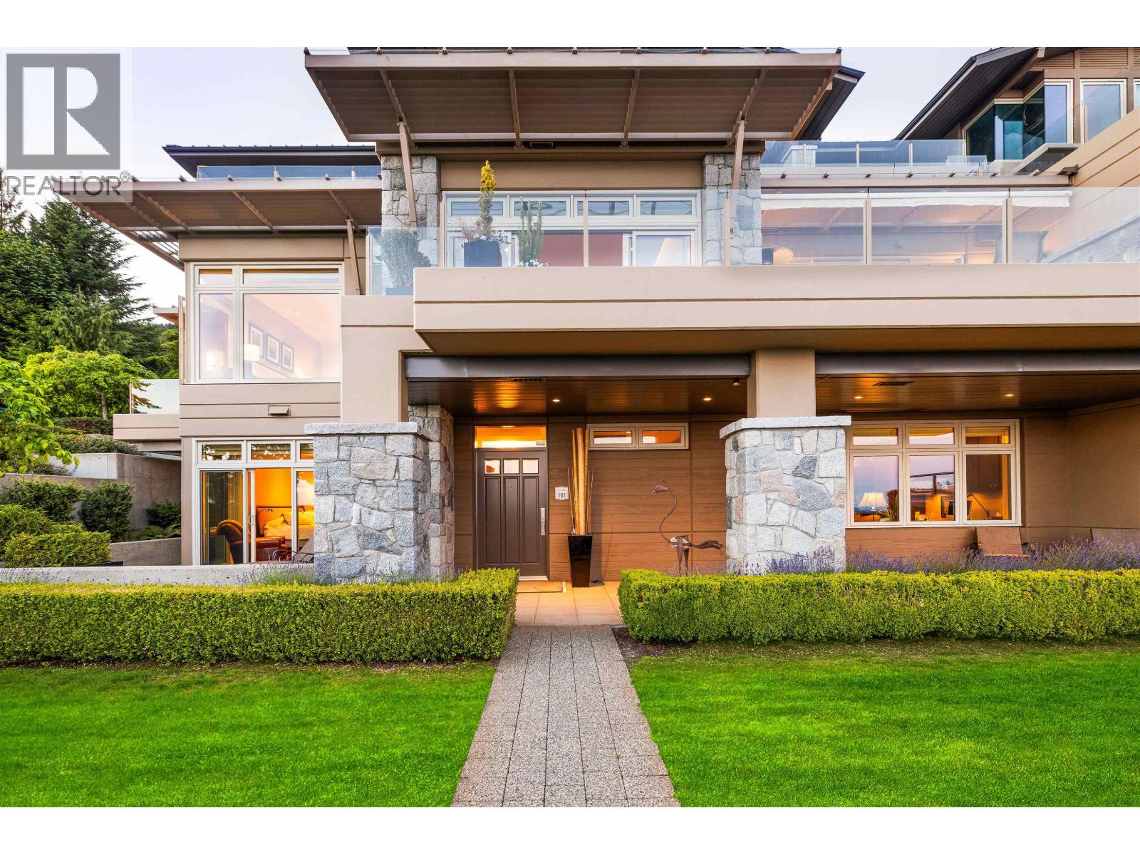 101 2535 GARDEN COURT, West Vancouver
