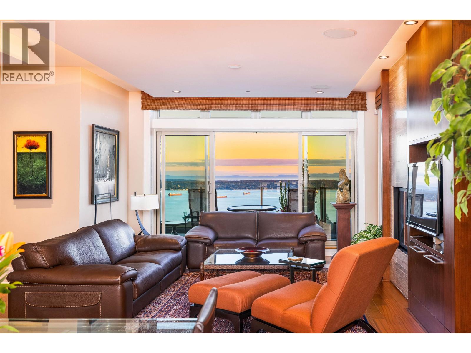 101 2535 GARDEN COURT, West Vancouver