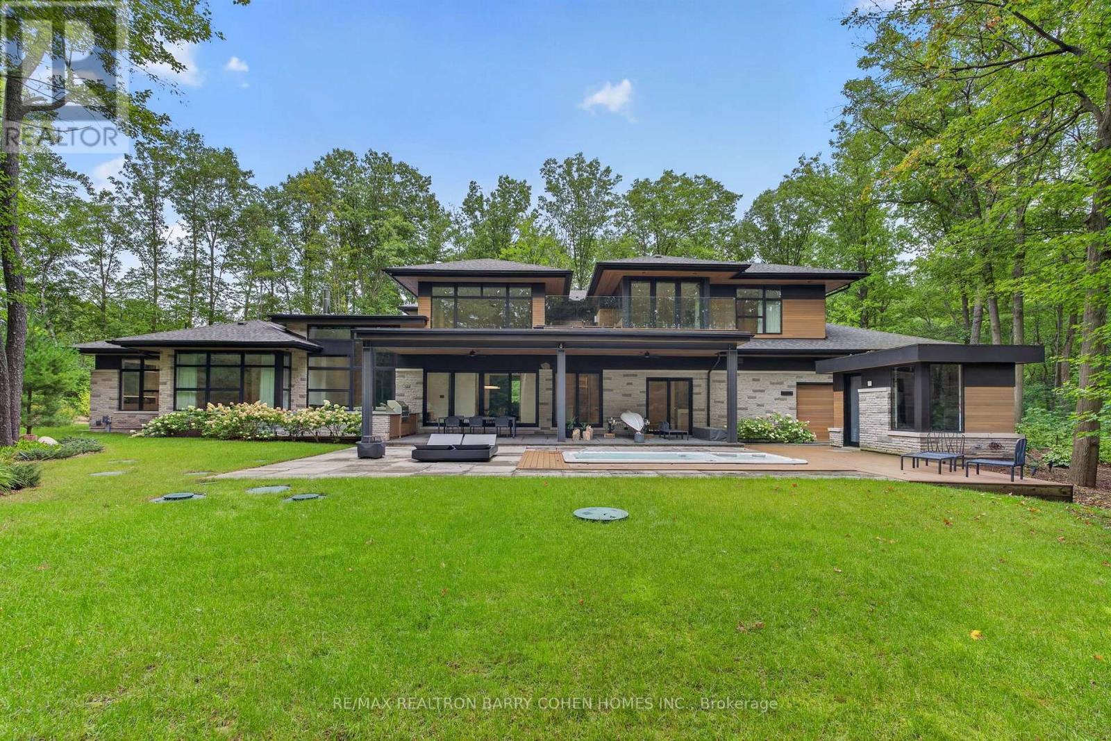 10 TRAILWOOD CRESCENT - 48