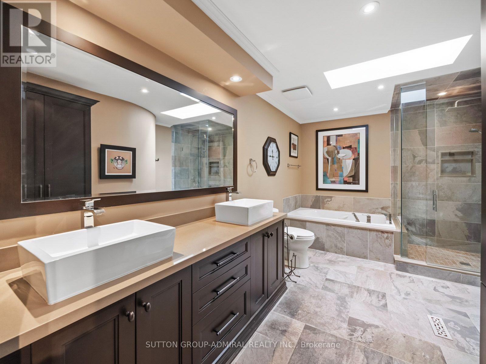 19 JESSICA GARDENS - Image 25