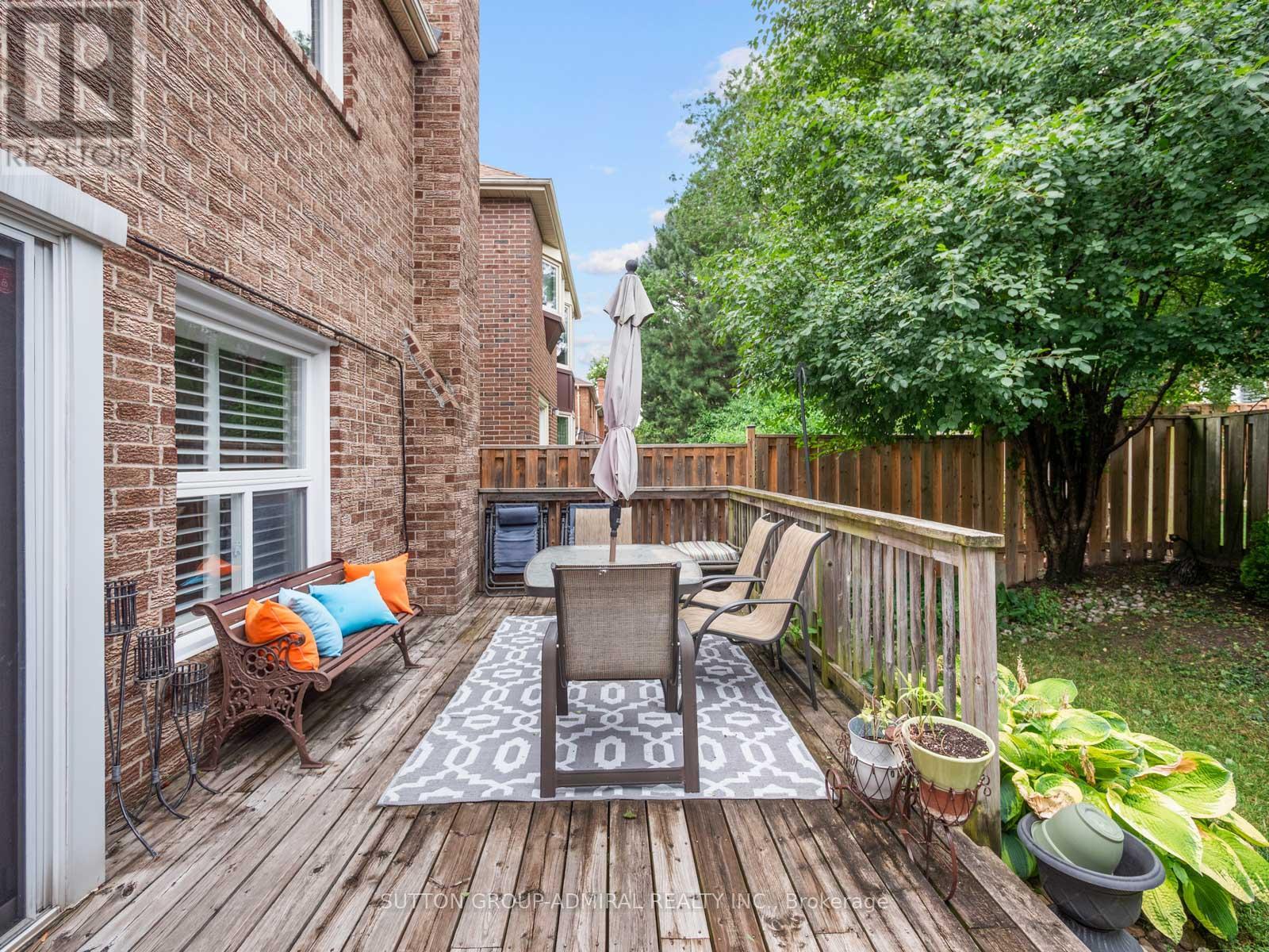 19 JESSICA GARDENS - Image 36