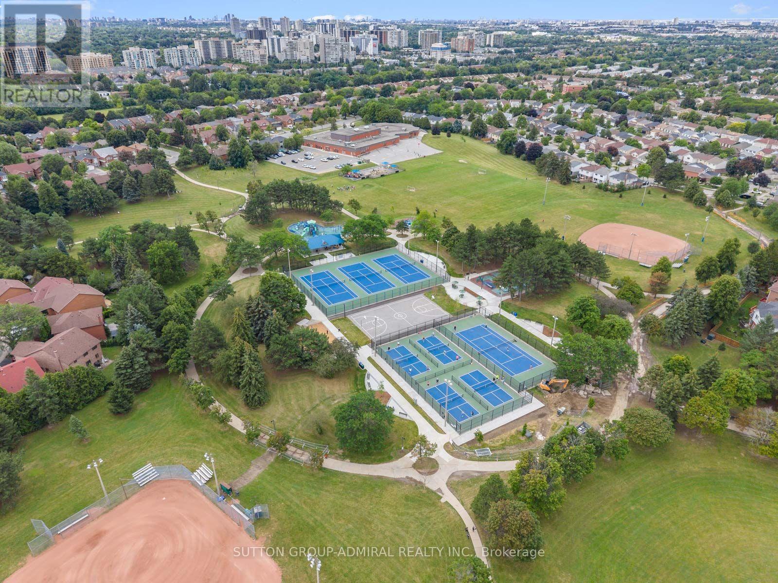 19 JESSICA GARDENS - 40