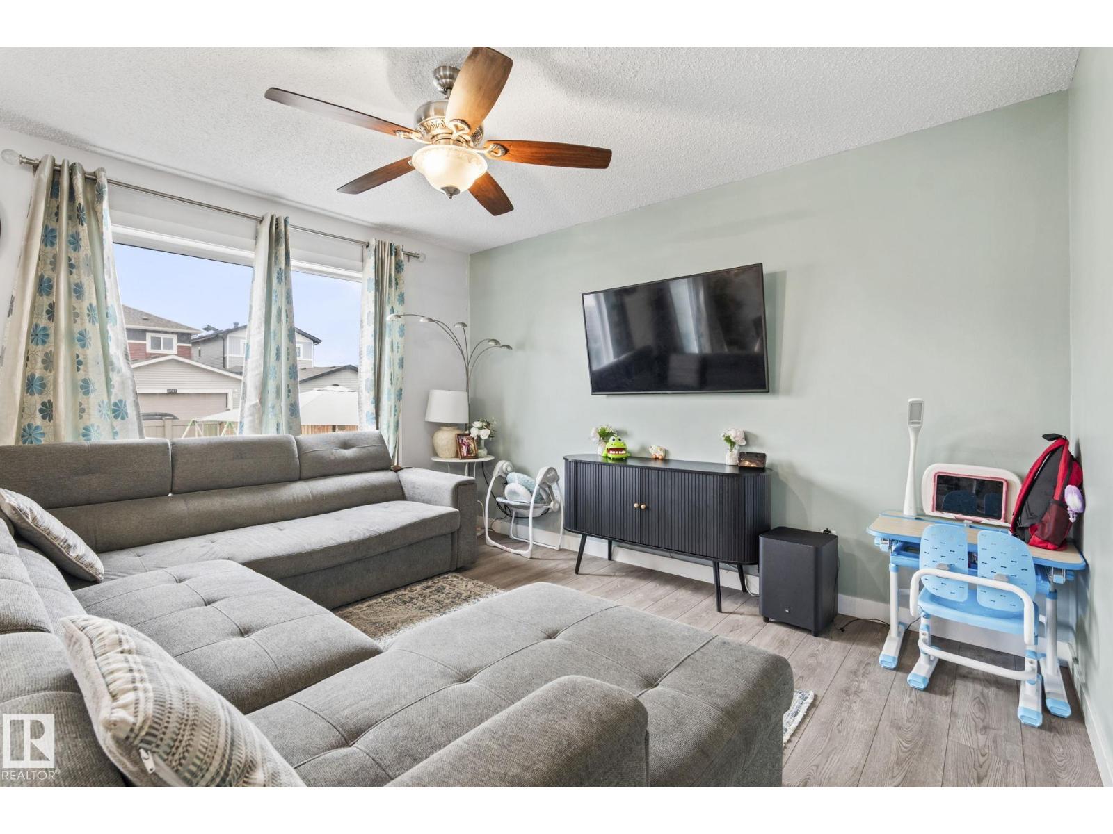 1711 27 Street NW, Laurel — photo 7 of 30: Property photo