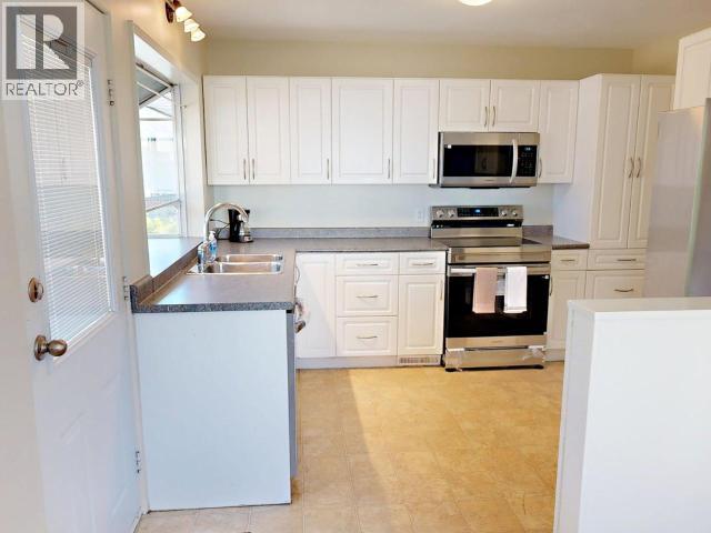 7139 BARNET STREET, Powell River