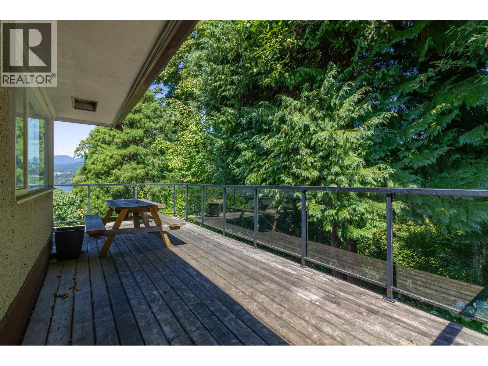 446 NORTHCLIFFE CRESCENT, Burnaby — photo 4
