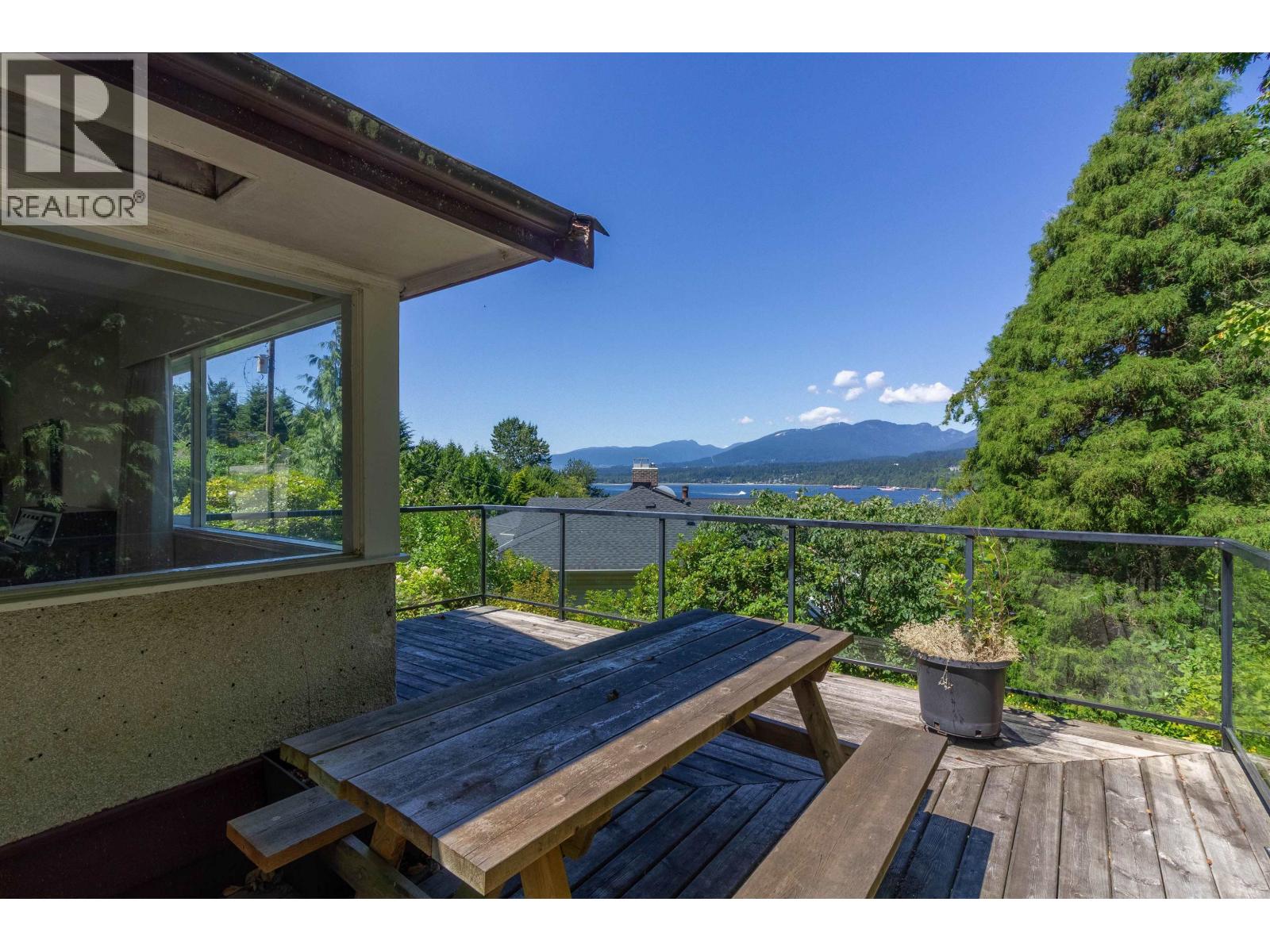 446 NORTHCLIFFE CRESCENT, Burnaby — photo 5