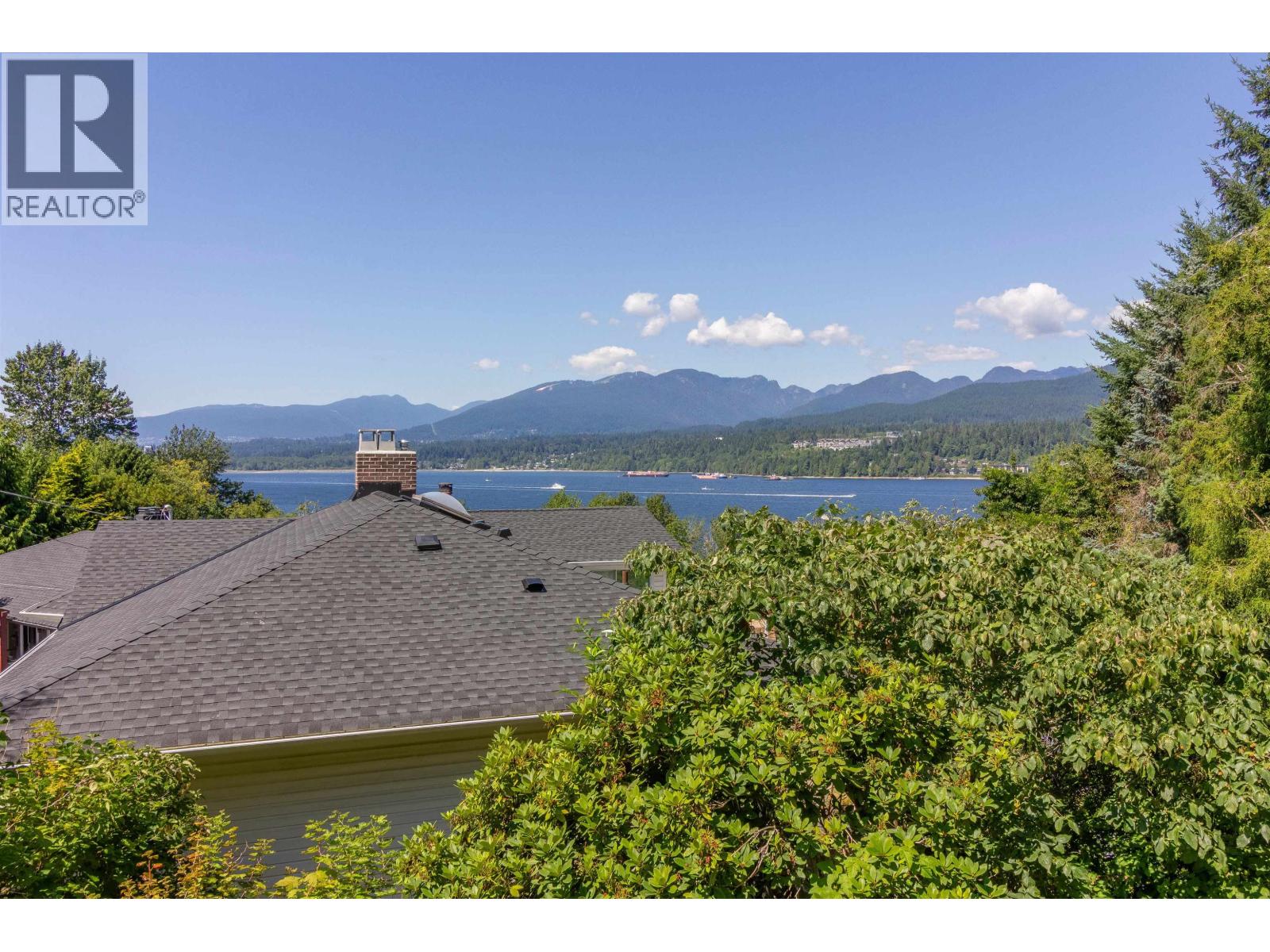 446 NORTHCLIFFE CRESCENT, Burnaby — photo 6
