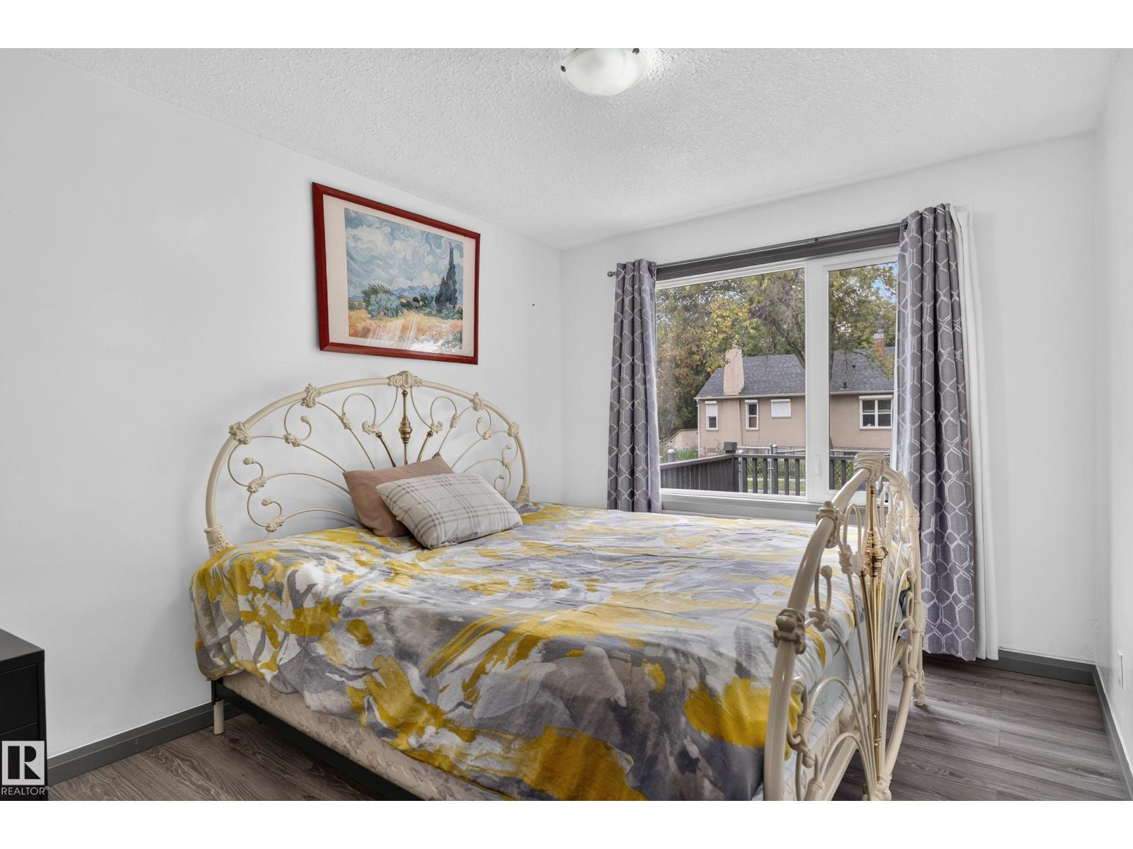 9317 112 AV NW - 15