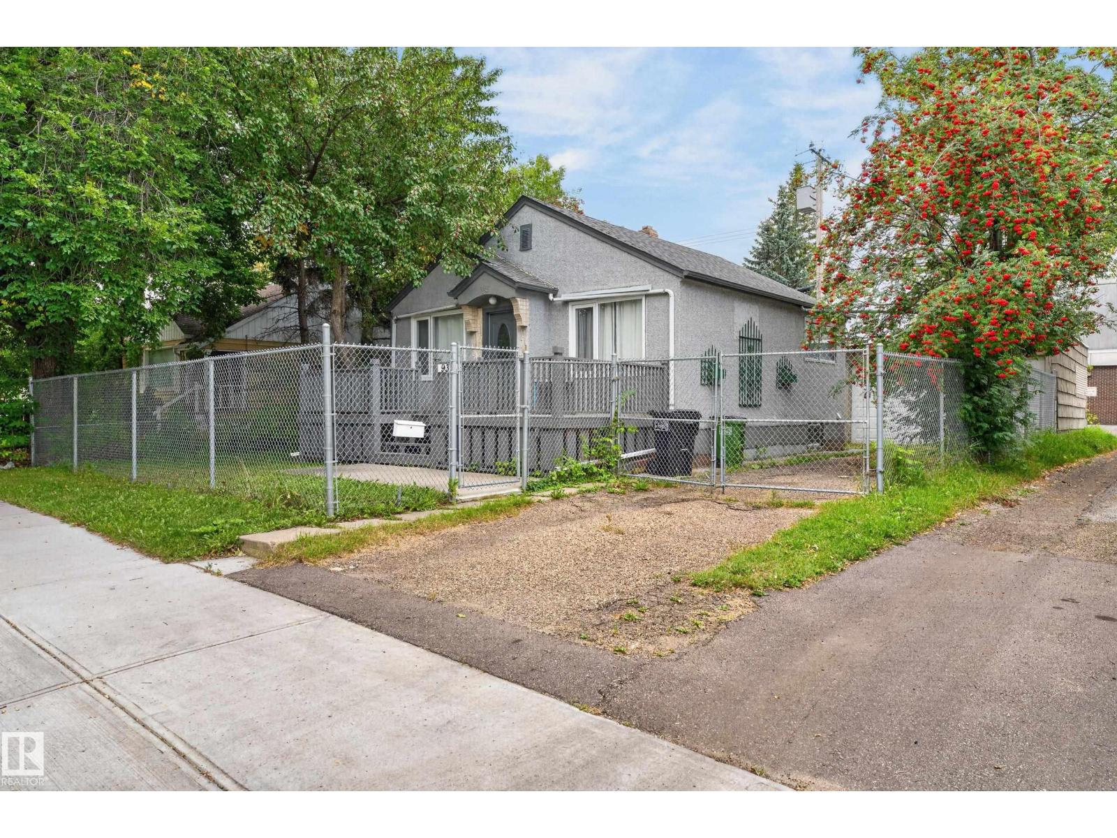9317 112 AV NW - 36