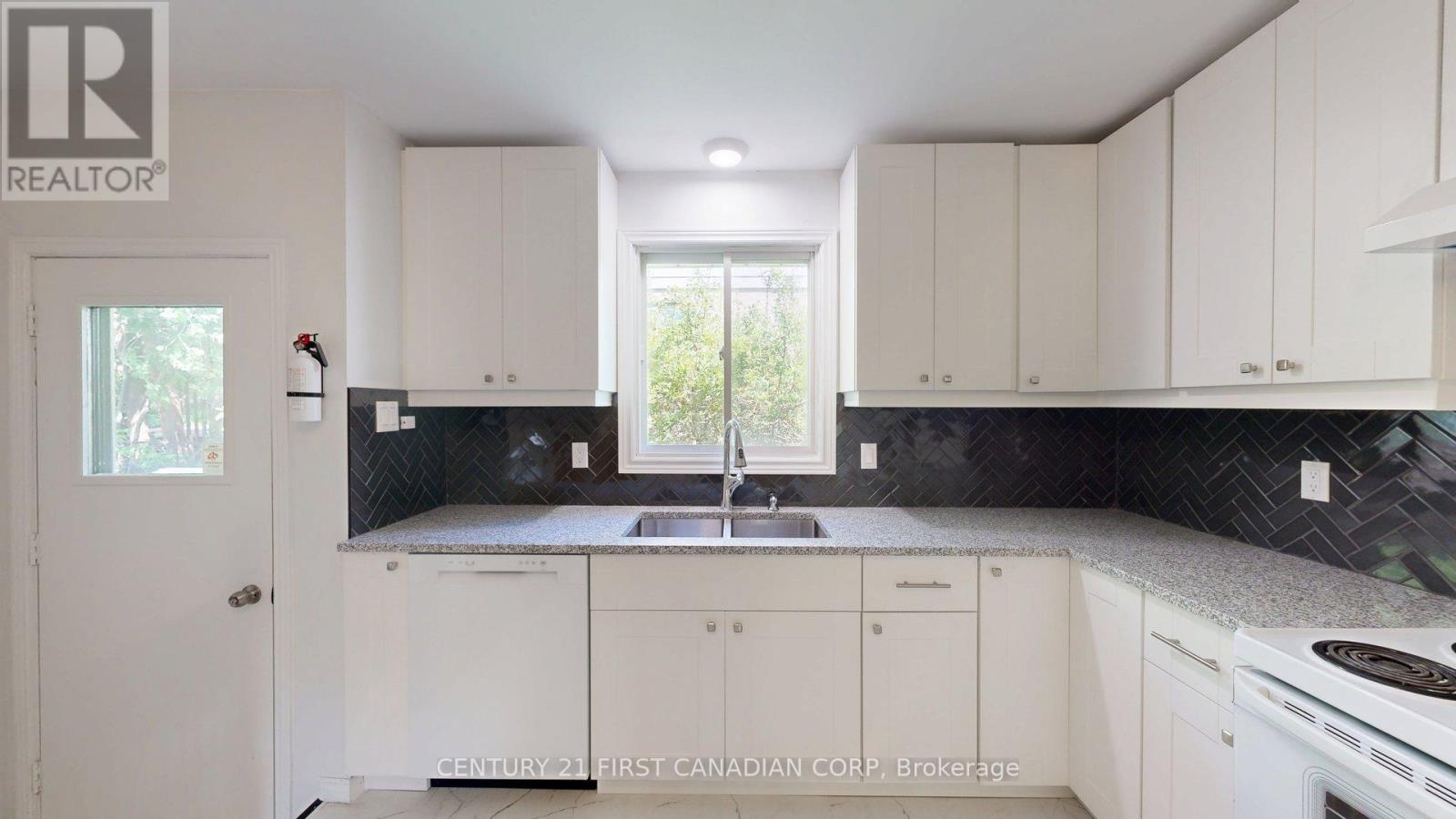 43 WALMER GARDENS - Image 11