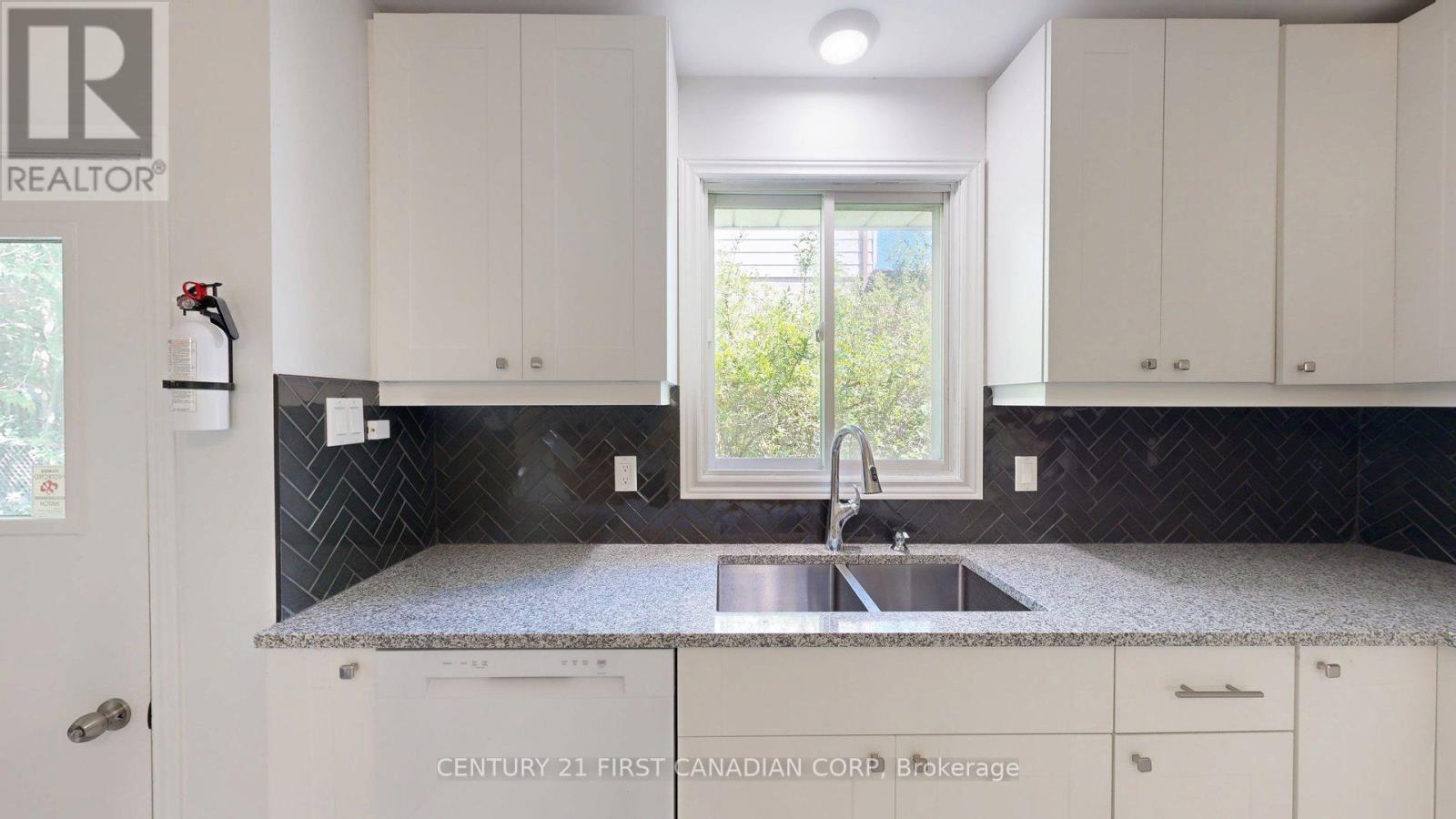 43 WALMER GARDENS - Image 9