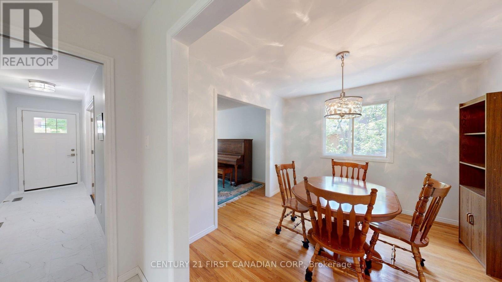 43 WALMER GARDENS - 6