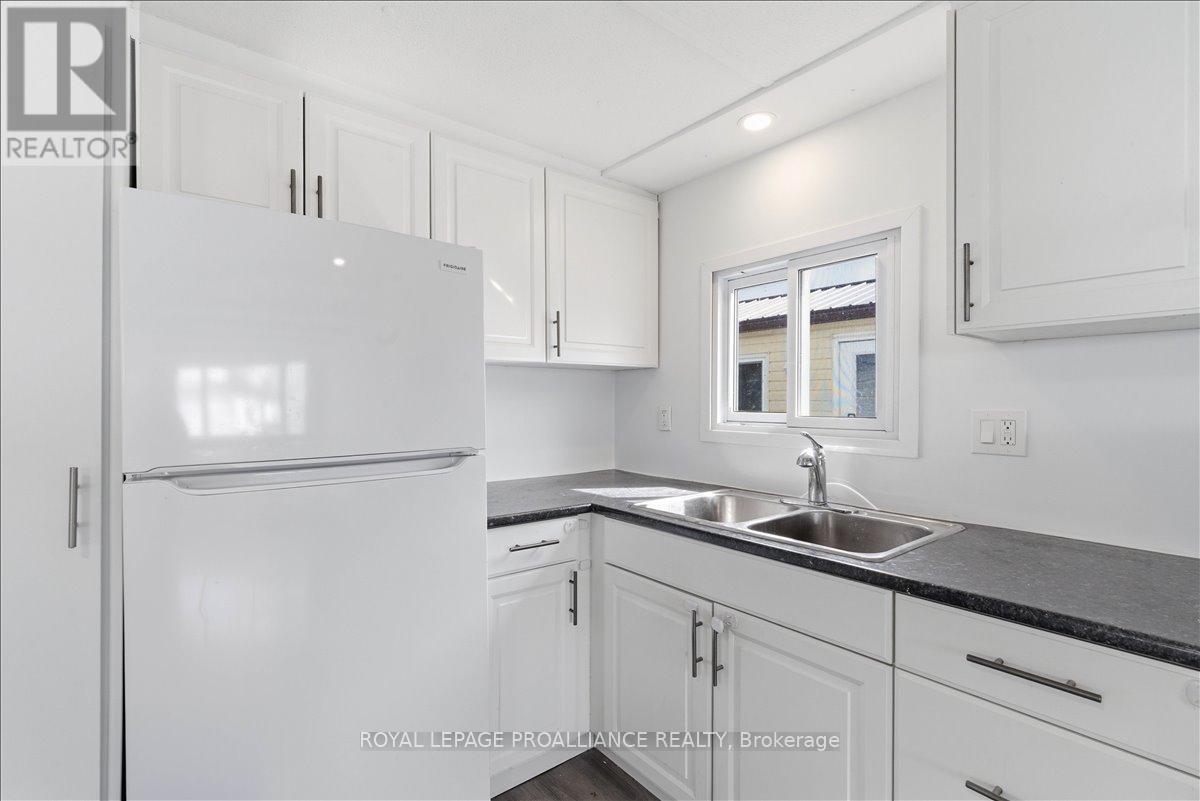 #47 311 DUNDAS STREET E - Image 19