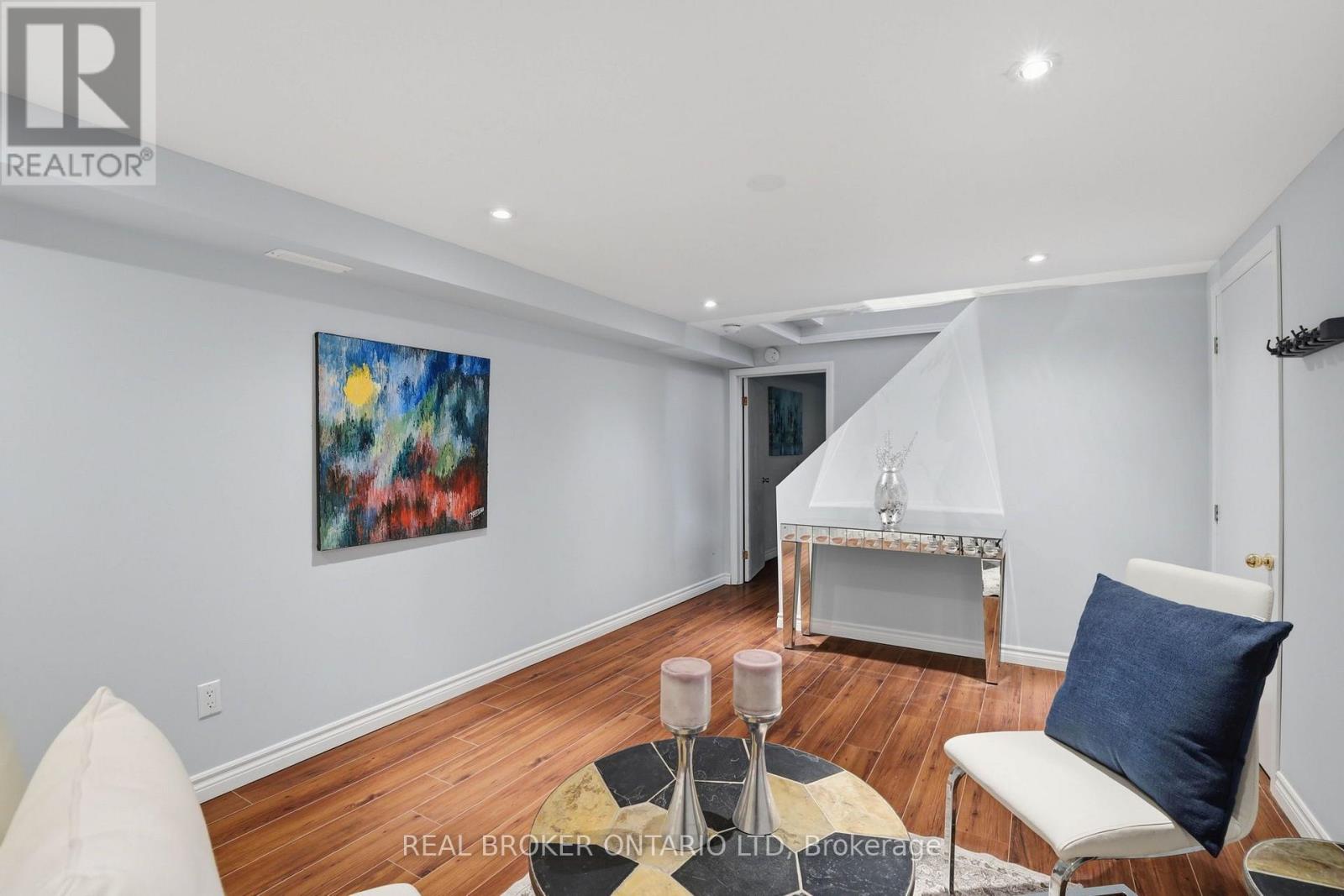 196 WYCHWOOD PARK - Image 35