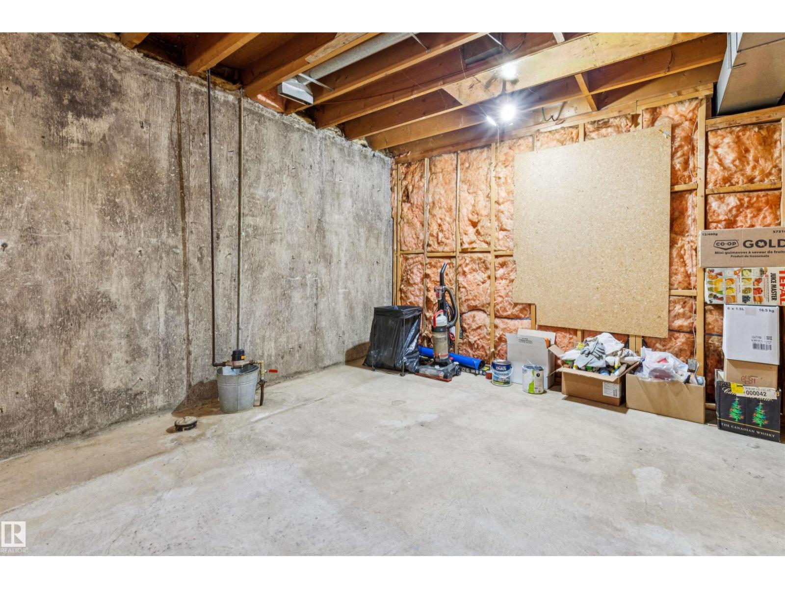10916 151 ST NW - 37