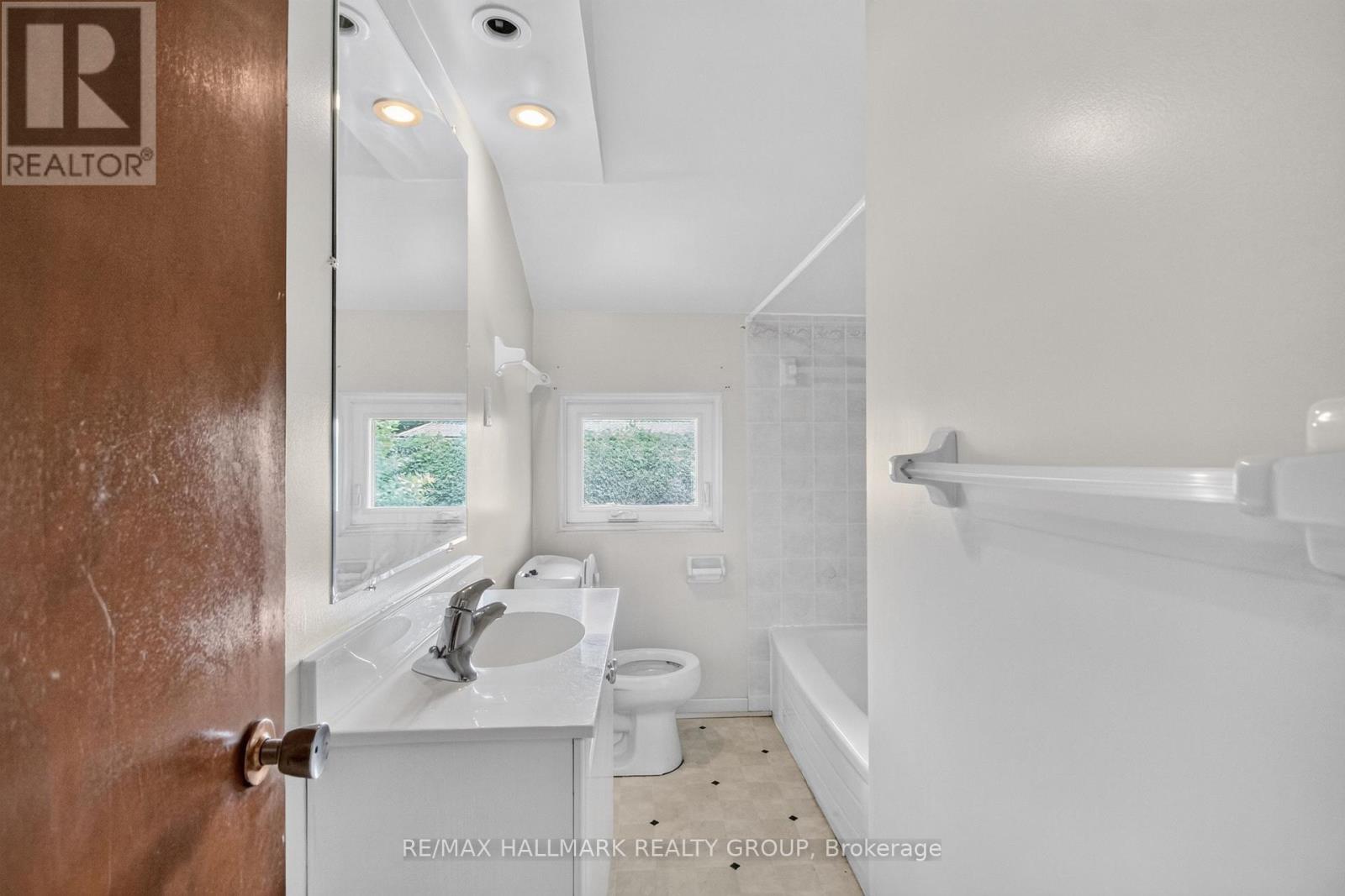 118 KNOXDALE ROAD - 10