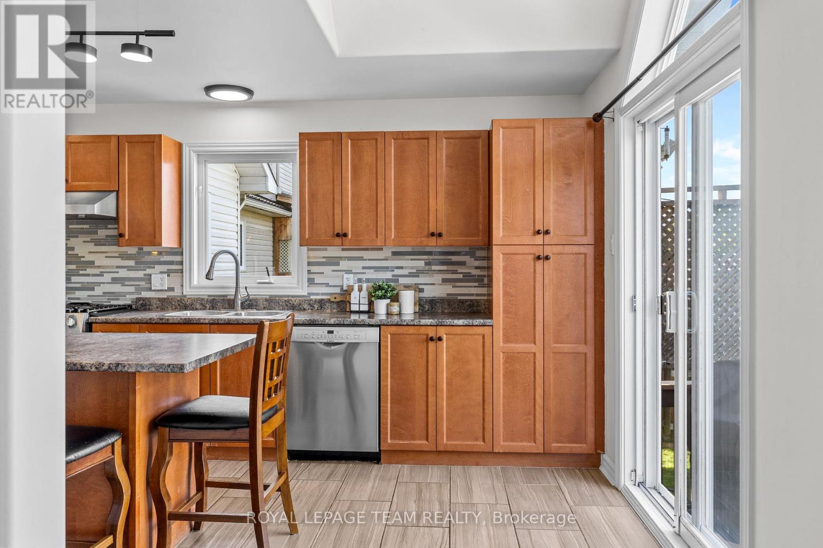 3 Bed, 3 Bath House for Sale in Russell – 408 CENTENAIRE STREET, Russell – MLS# X13756314 - Image 16