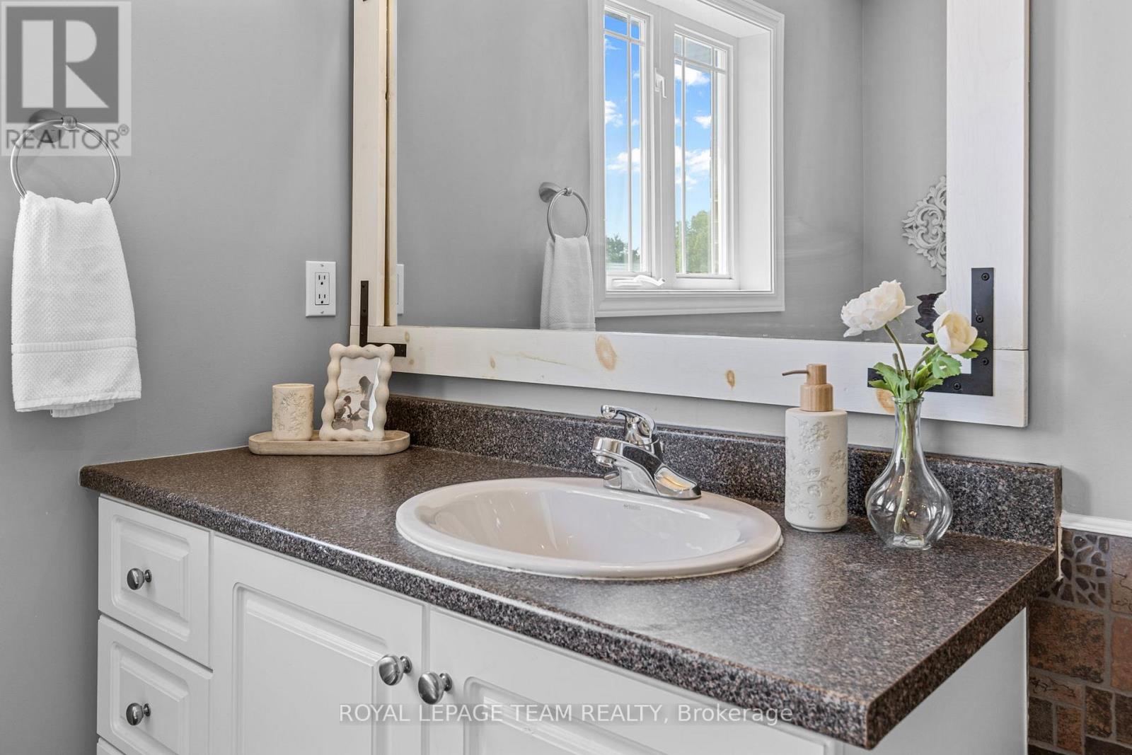 3 Bed, 3 Bath House for Sale in Russell – 408 CENTENAIRE STREET, Russell – MLS# X13756314 - Image 31