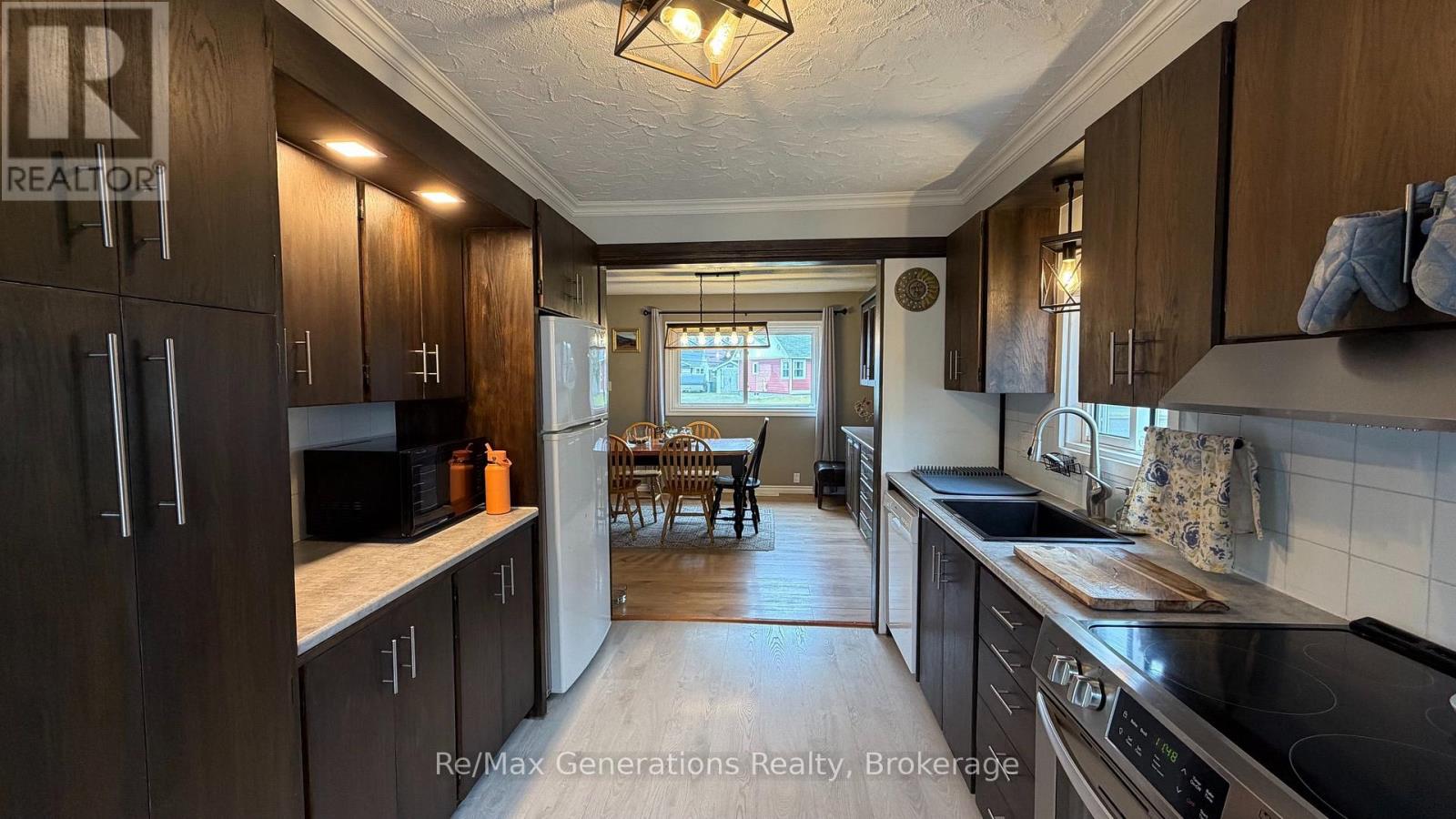 72 HUDSON DRIVE S - 4