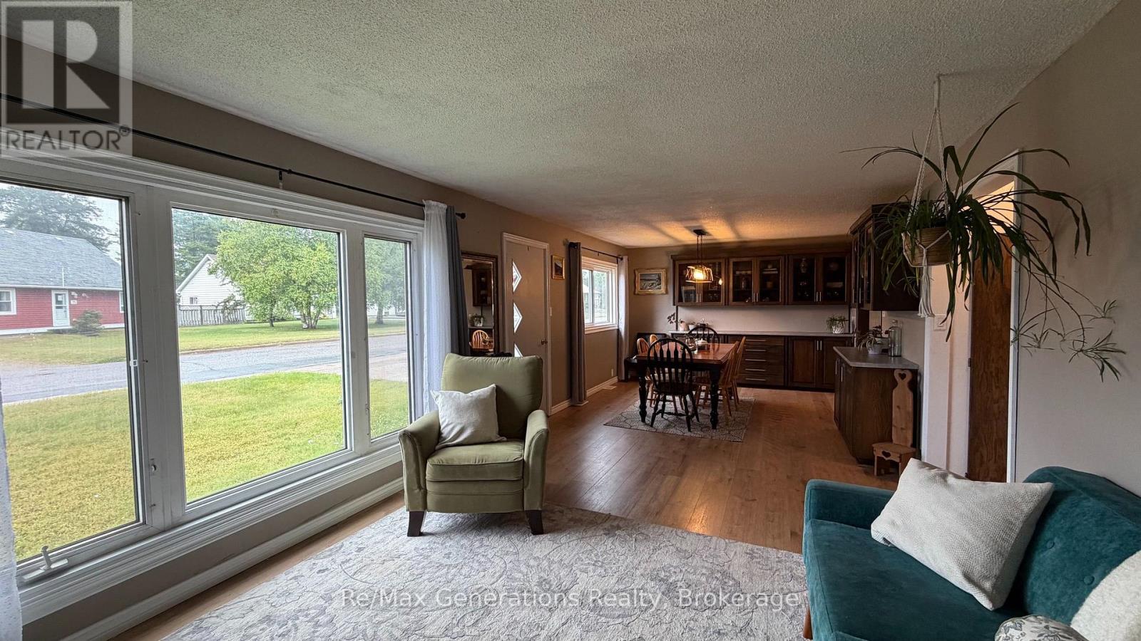 72 HUDSON DRIVE S - 8