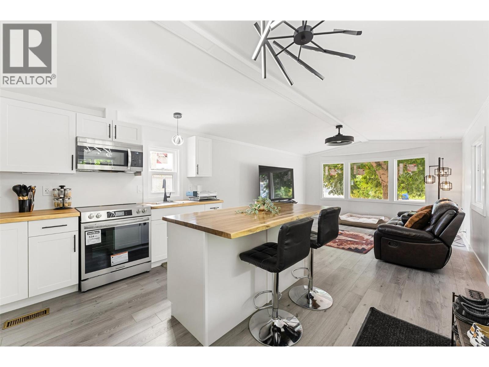 47 3381 Village Green Way, Westbank
