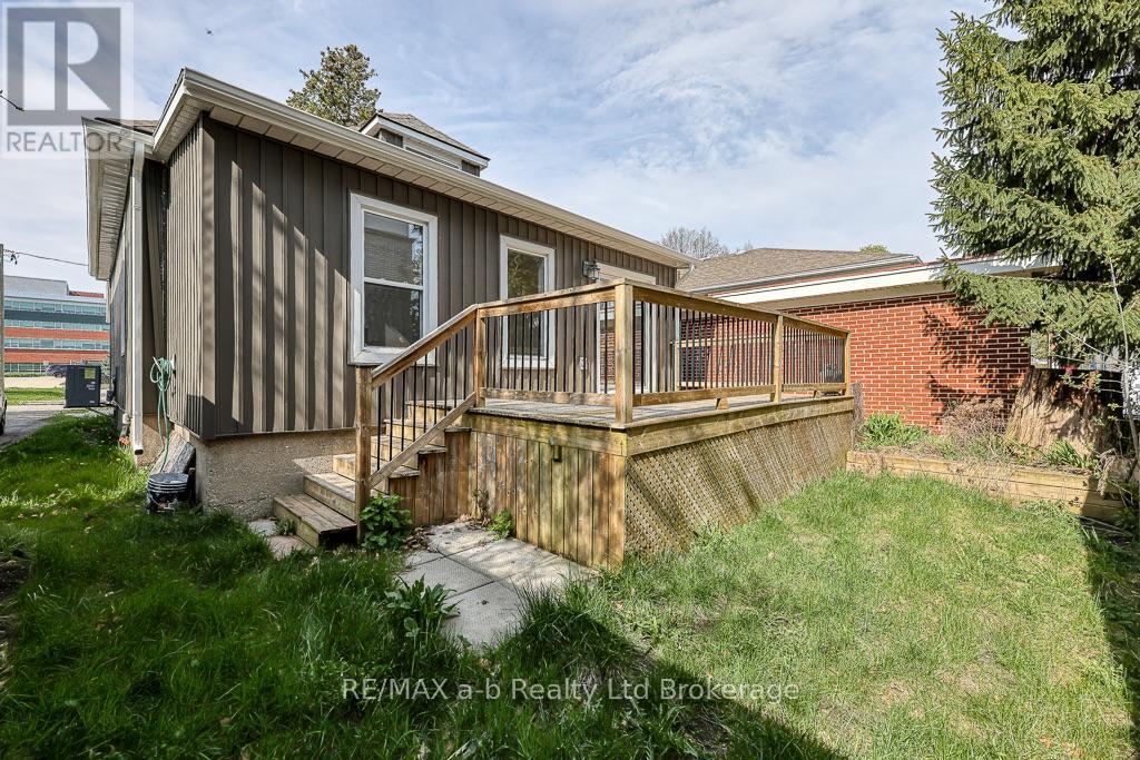 510 KING STREET, Woodstock (Woodstock - South) — photo 2