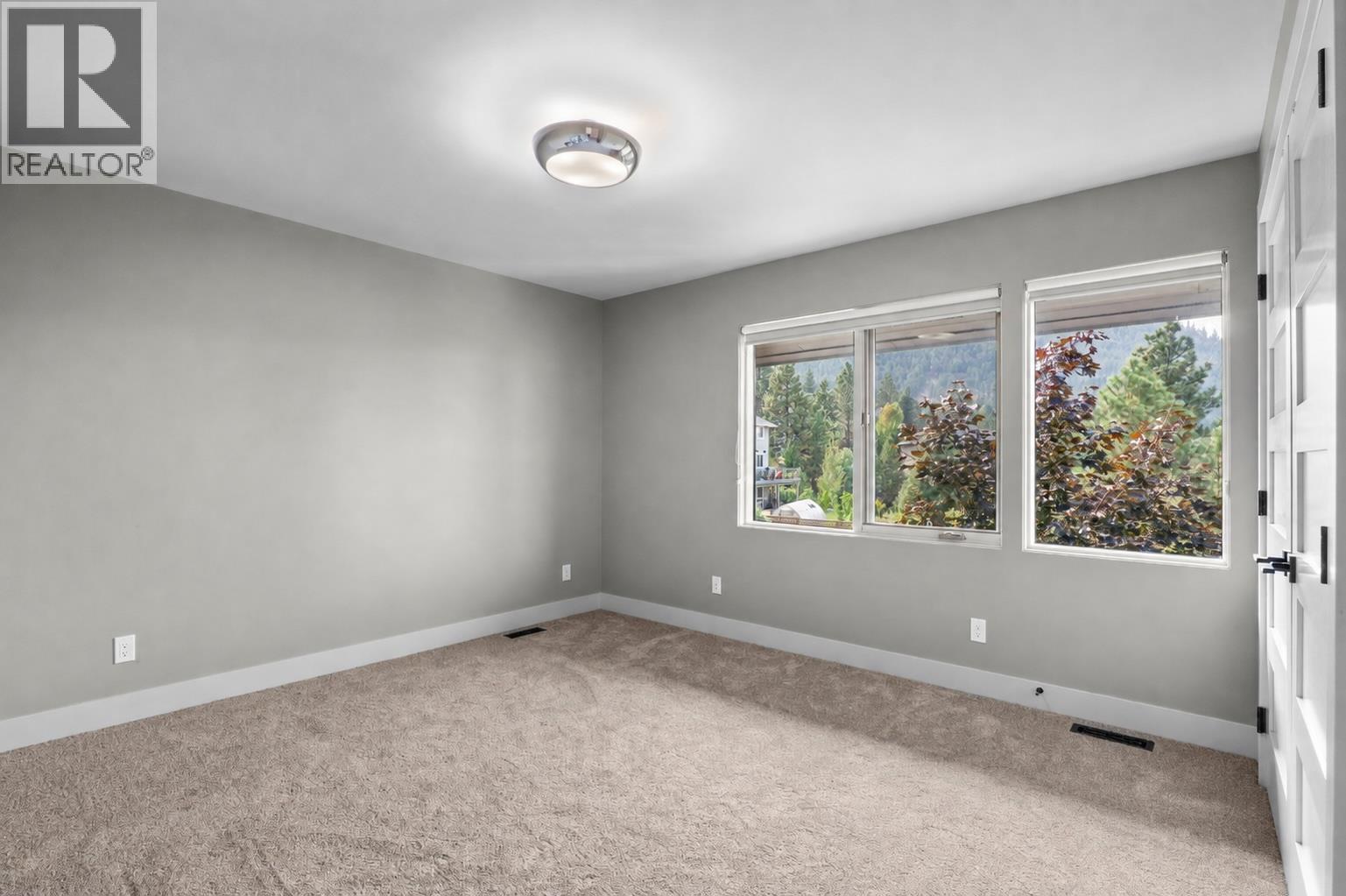 1555 Kicking Horse Way - 28