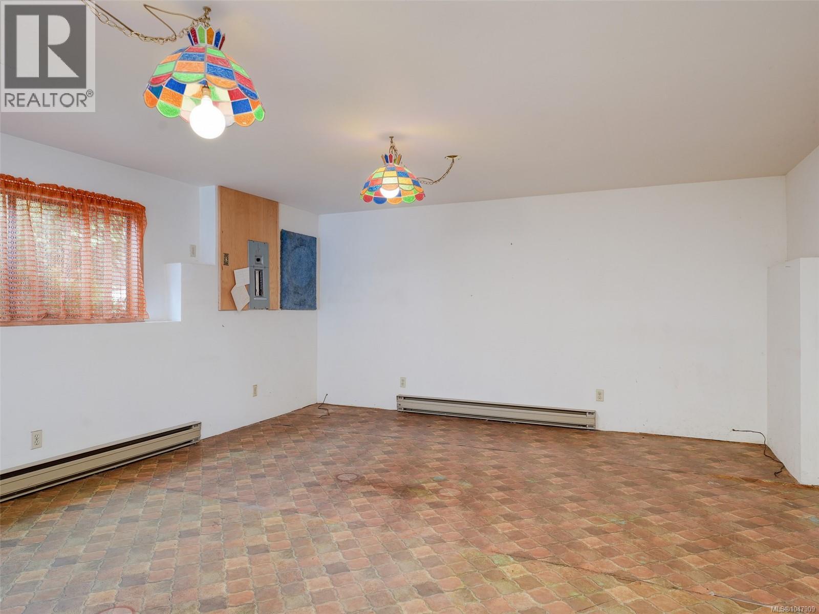  6860 Mark Lane, Central Saanich