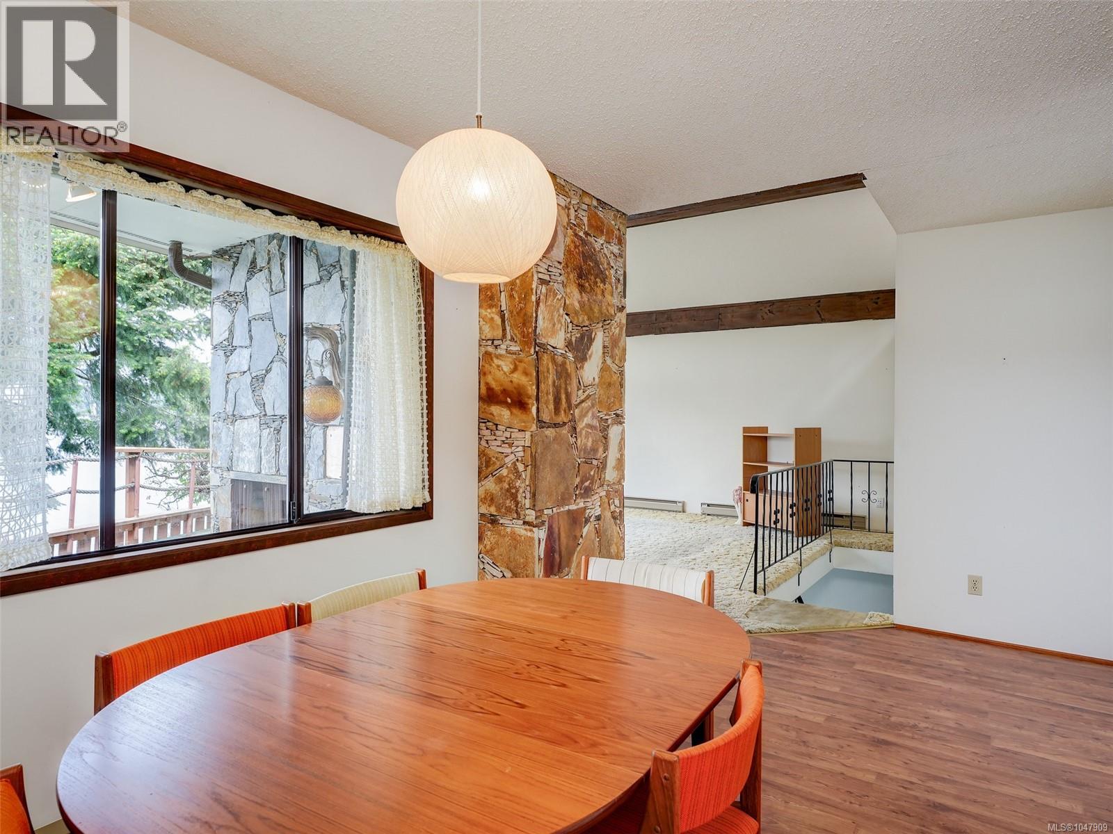  6860 Mark Lane, Central Saanich