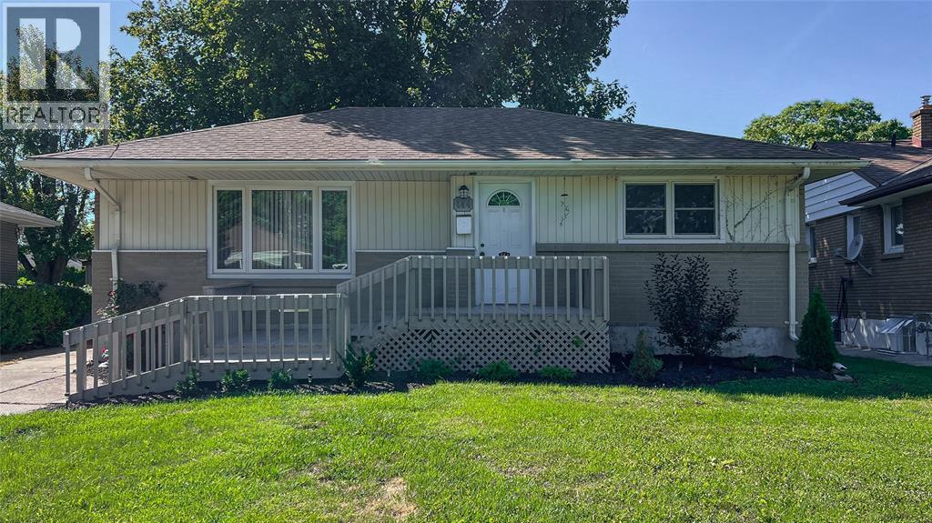 144 GREY CRESCENT - 1