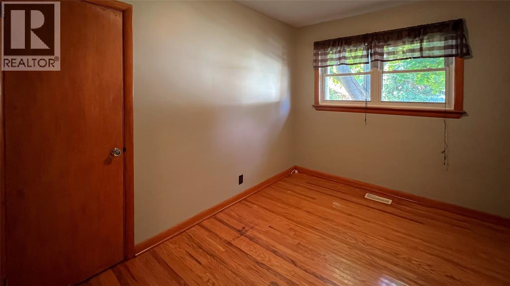 144 GREY CRESCENT - 11