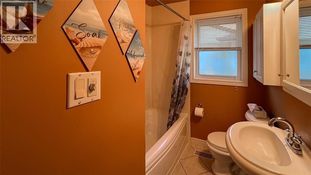 144 GREY CRESCENT - 12