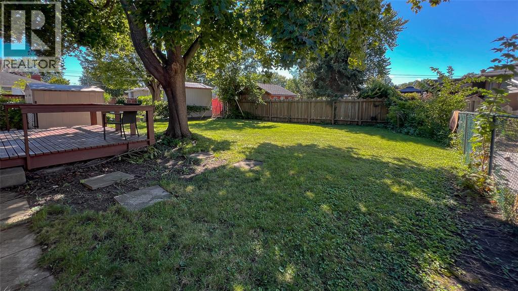 144 GREY CRESCENT - 22