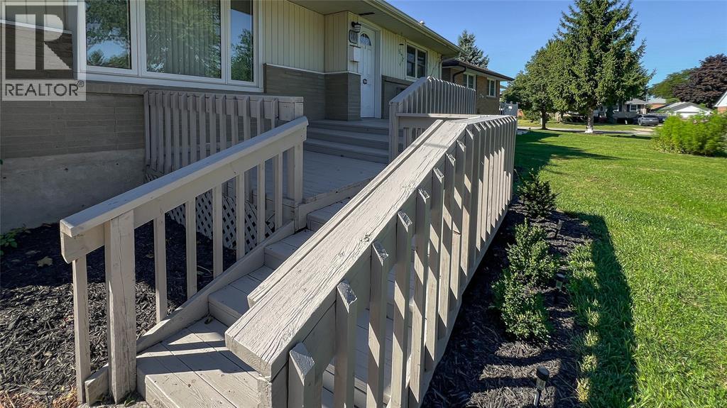 144 GREY CRESCENT - 3