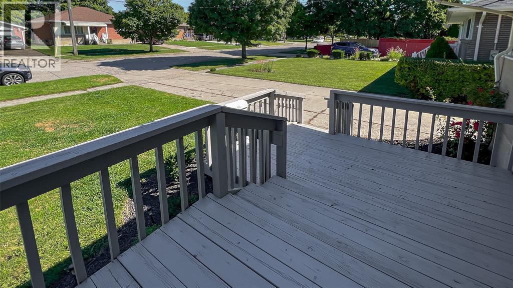 144 GREY CRESCENT - 4
