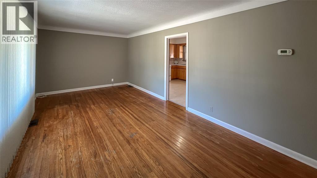 144 GREY CRESCENT - 6