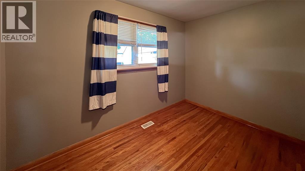 144 GREY CRESCENT - 9