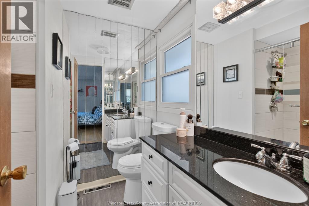 2477 MARK AVENUE - Image 25