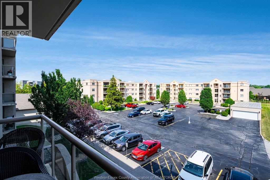 #305 315 Village Grove - 25