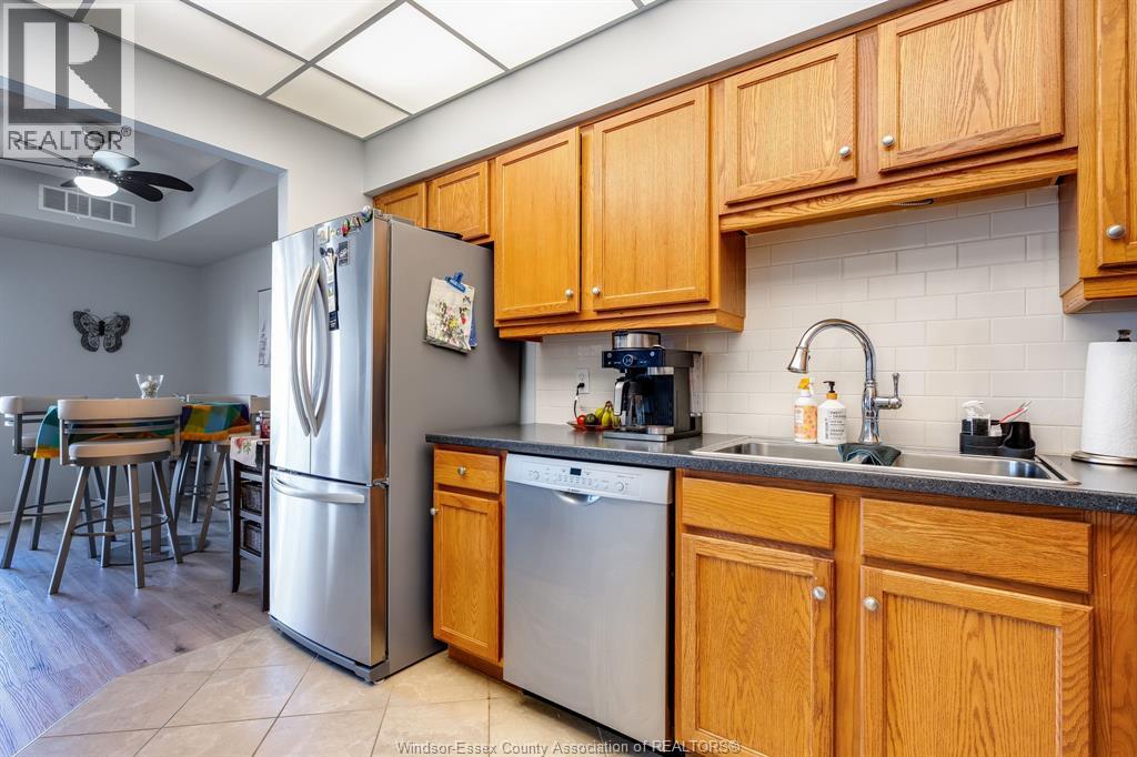 #305 315 Village Grove - 9