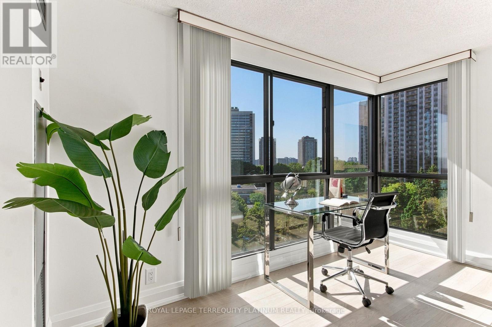 #802 1 CONCORDE PLACE - 17