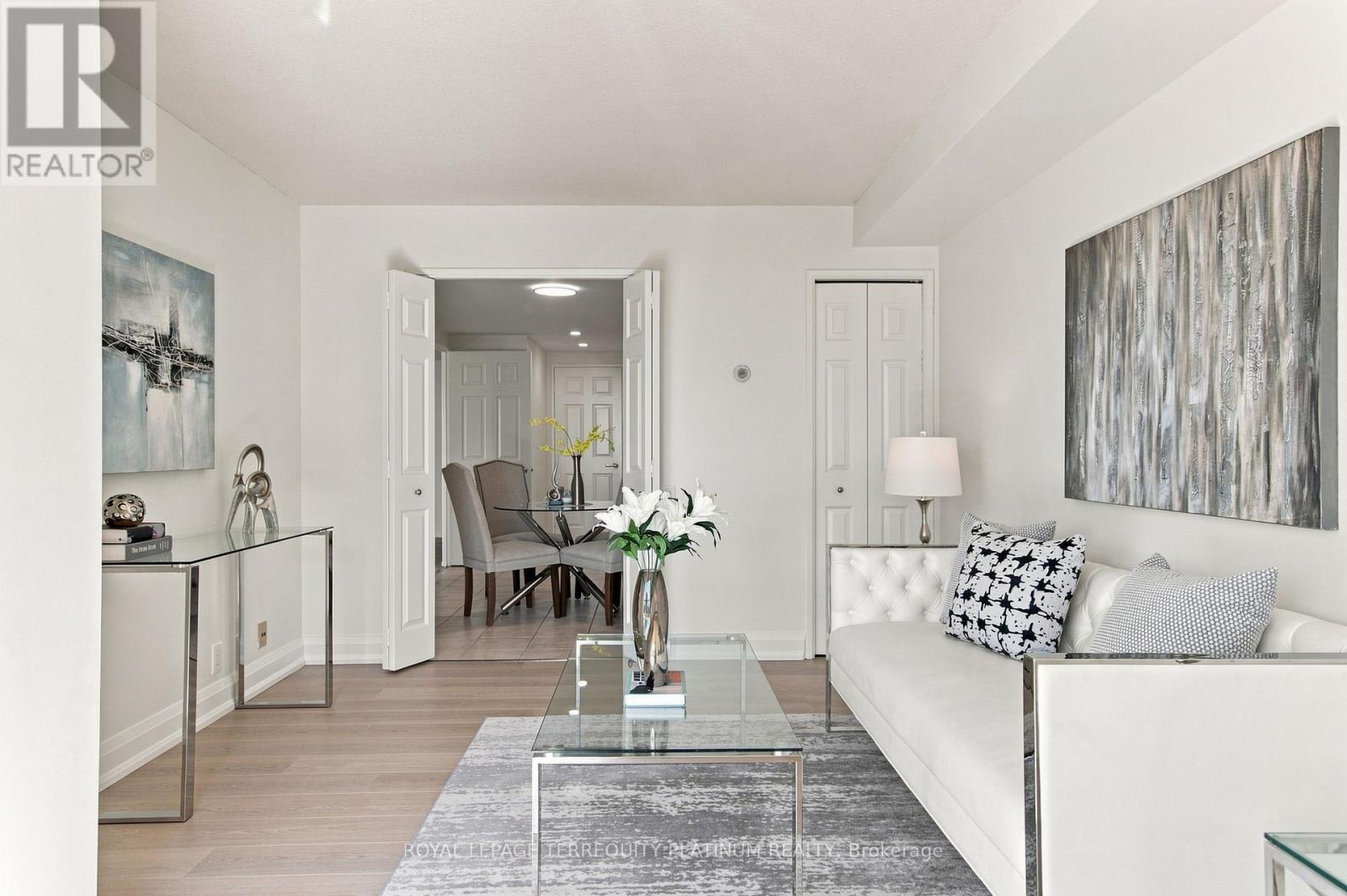 #802 1 CONCORDE PLACE - 7