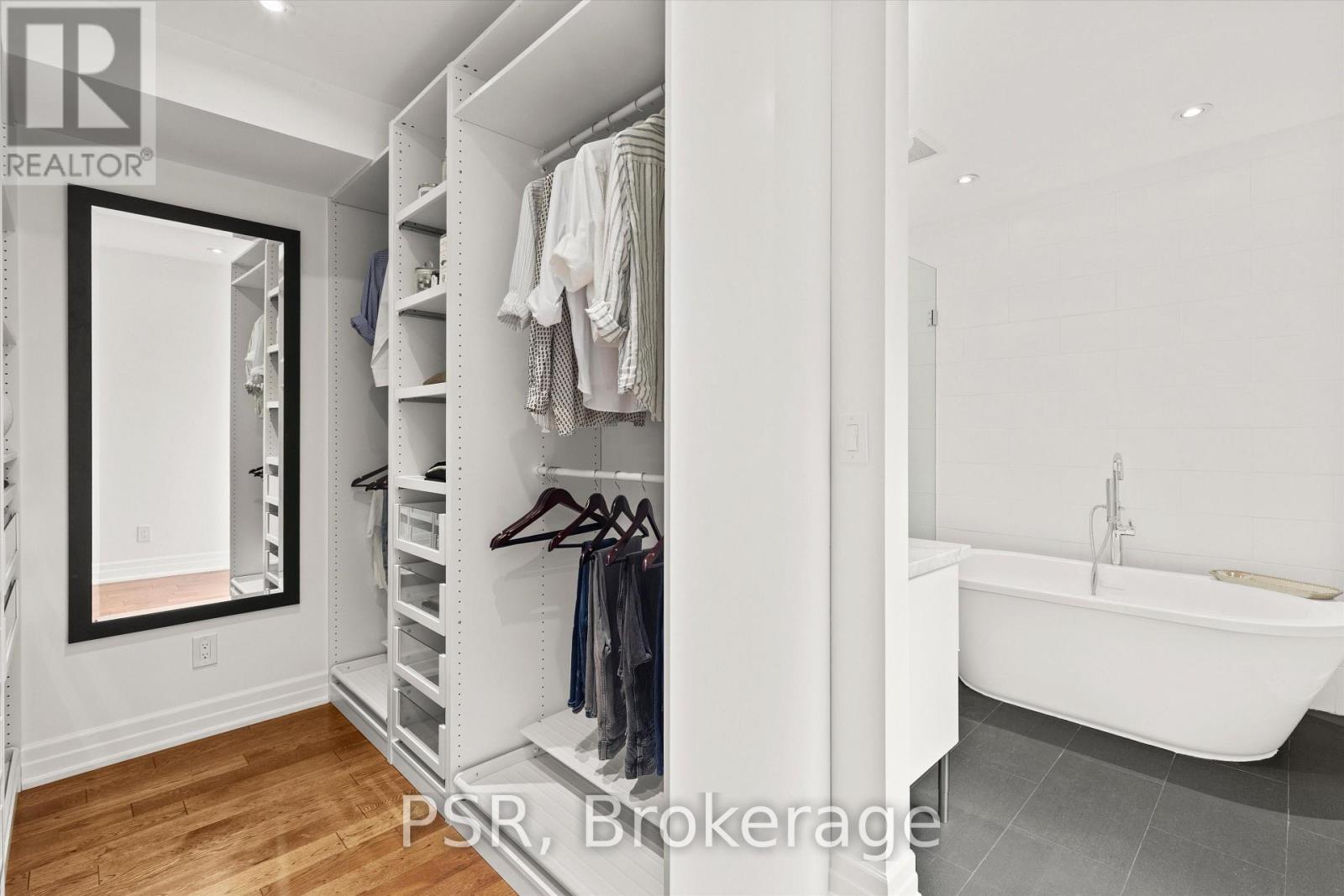 16 MACKENZIE CRESCENT - 28