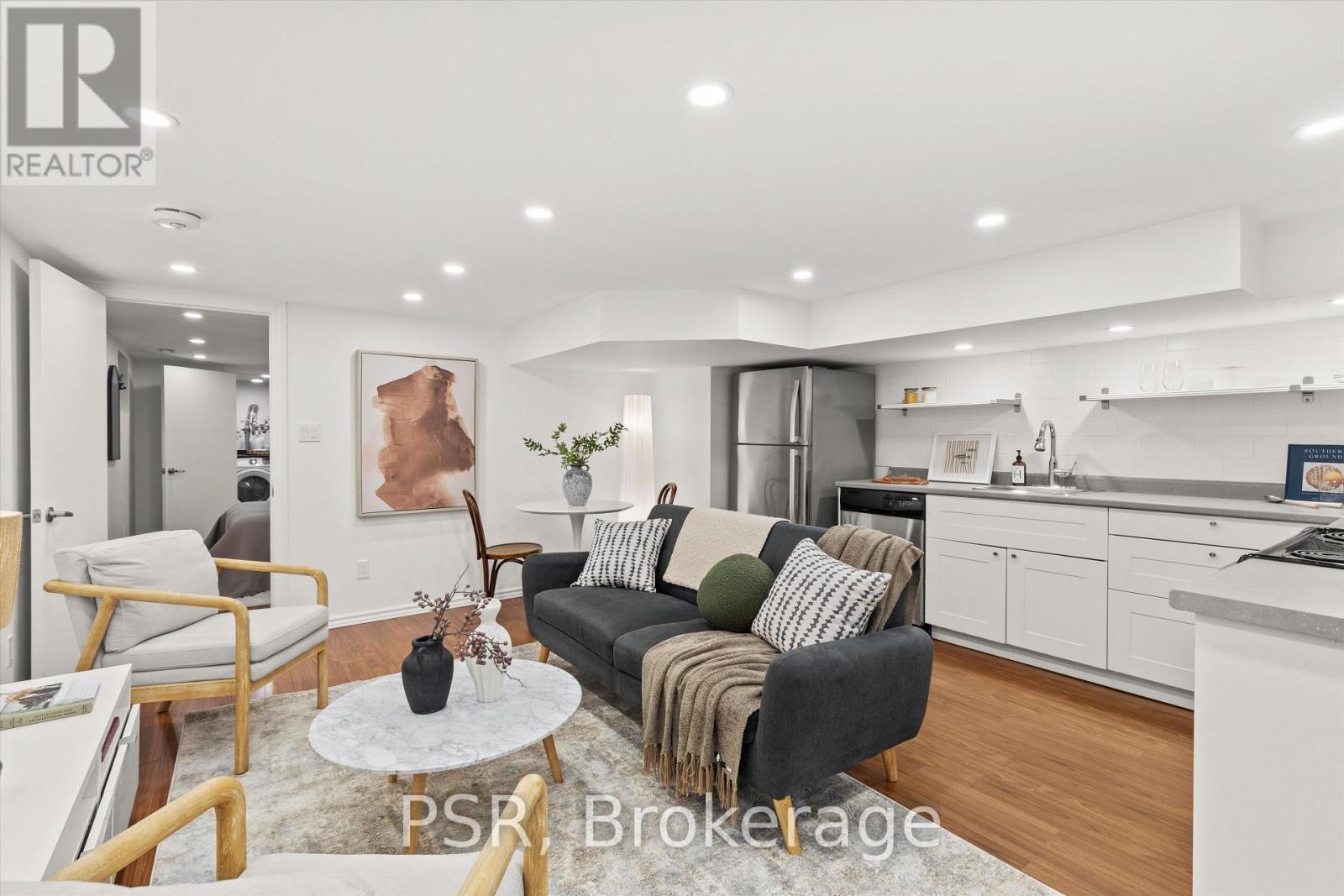 16 MACKENZIE CRESCENT - 45