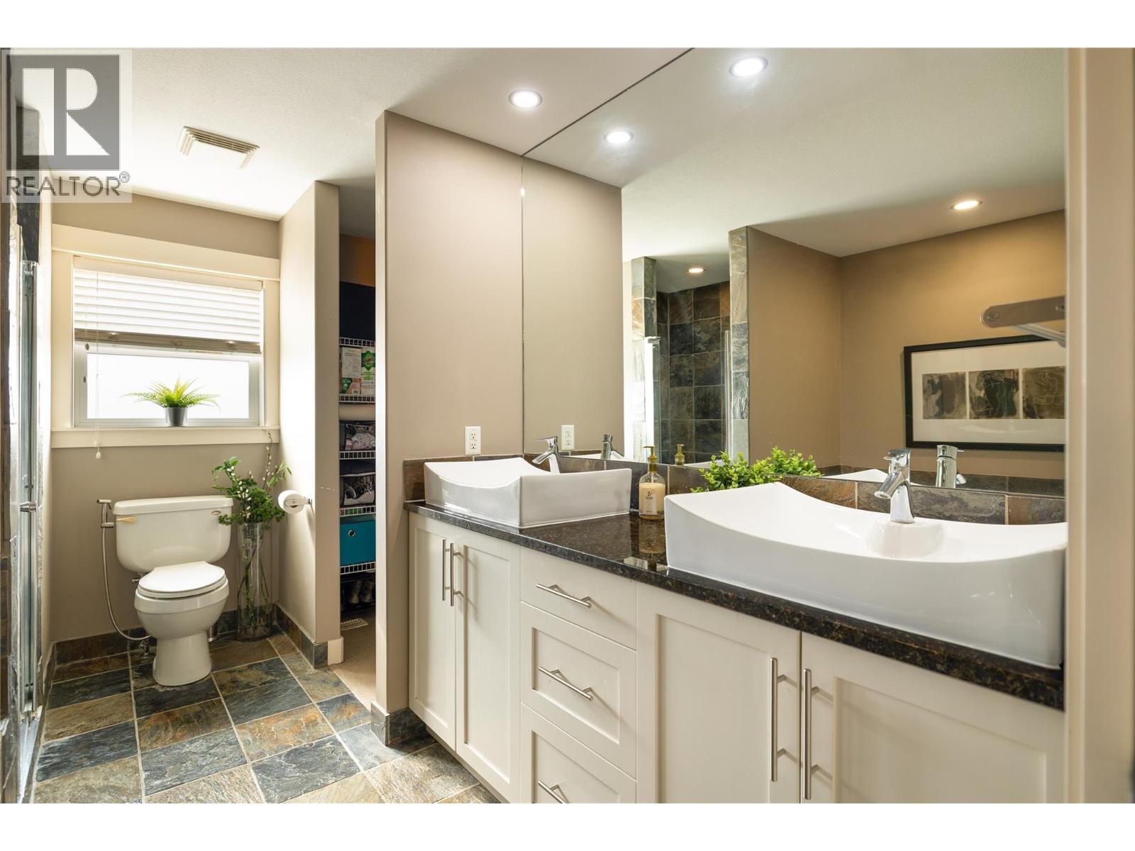 856 Hewetson Avenue, Kelowna