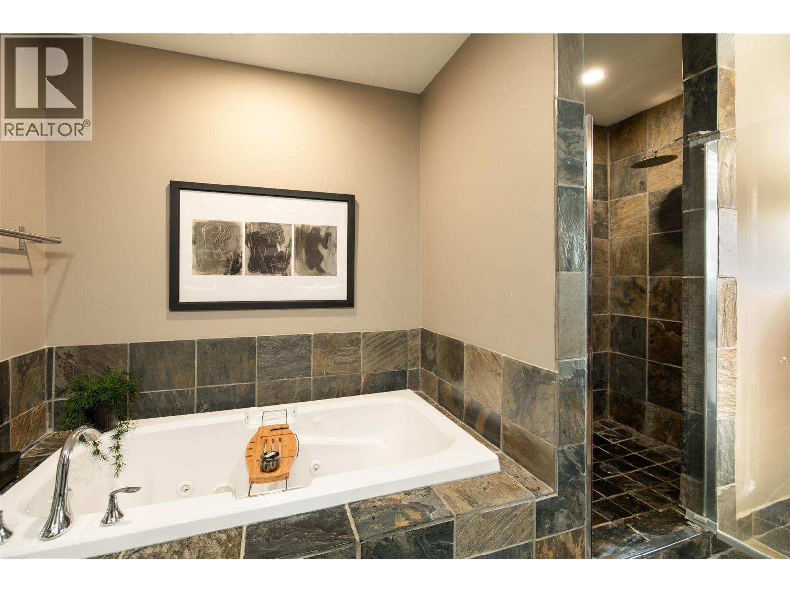 856 Hewetson Avenue, Kelowna