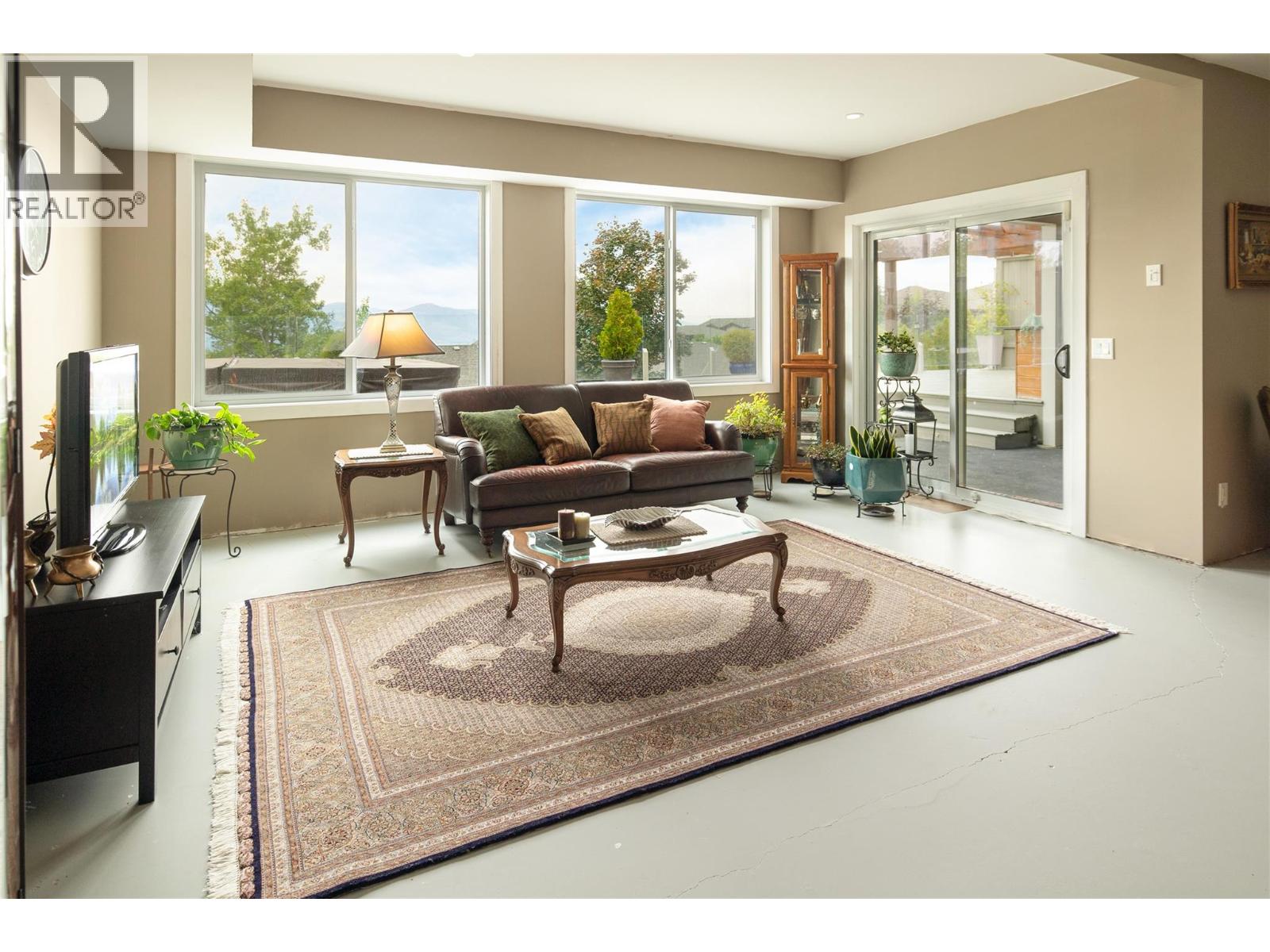 856 Hewetson Avenue, Kelowna