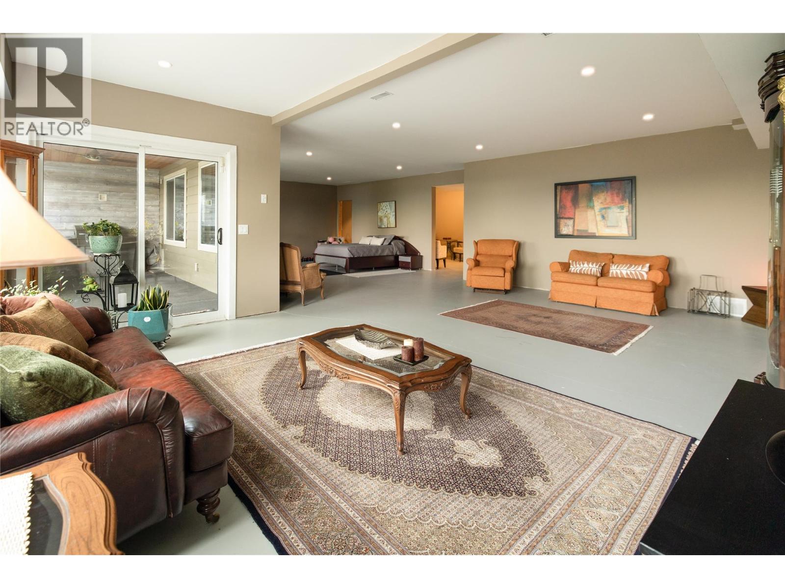 856 Hewetson Avenue, Kelowna